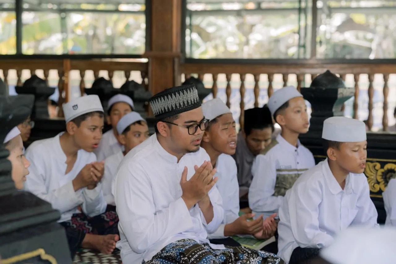 Santri Berdoa Bersama